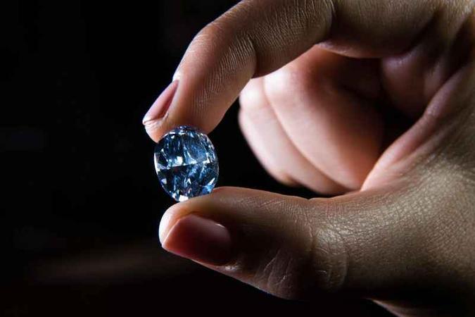 Levando em conta a descoberta, diamantes não seriam tão raros quanto se imaginava(foto: Leon Neal/AFP) Levando em conta a descoberta, diamantes não seriam tão raros quanto se imaginava(foto: Leon Neal/AFP)