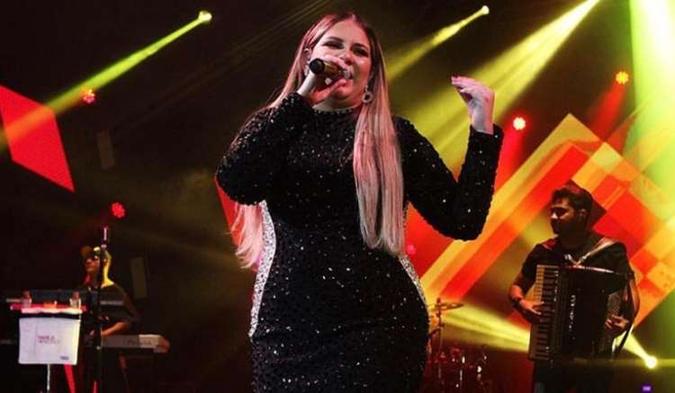'Especialista em se meter onde não é chamada', rebateu a cantora(foto: Instagram/Reprodução) 'Especialista em se meter onde não é chamada', rebateu a cantora(foto: Instagram/Reprodução)