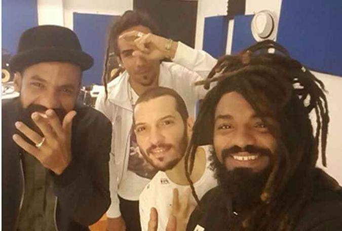 O BaianaSystem e Heavy Baile tiveram a ideia de compor 'Ziquizira' durante uma conversa em junho de 2017(foto: Reprodução/Instagram) O BaianaSystem e Heavy Baile tiveram a ideia de compor 'Ziquizira' durante uma conversa em junho de 2017(foto: Reprodução/Instagram)