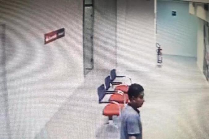 De acordo com a Polícia, o homem se passar por cliente e finge aguardar atendimento. Quando ele percebe que vítima se afasta do telefone celular, ele rouba(foto: Divulgação/ PCDF) De acordo com a Polícia, o homem se passar por cliente e finge aguardar atendimento. Quando ele percebe que vítima se afasta do telefone celular, ele rouba(foto: Divulgação/ PCDF)