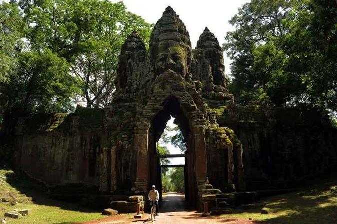 Portão norte do parque Angkor Wat(foto: Tang Chhin Sothy/AFP - 4/7/11) Portão norte do parque Angkor Wat(foto: Tang Chhin Sothy/AFP - 4/7/11)