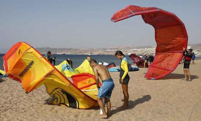 A ideia da ação é chamar a atenção para a poluição(foto: MENAHEM KAHANA / AFP) A ideia da ação é chamar a atenção para a poluição(foto: MENAHEM KAHANA / AFP)