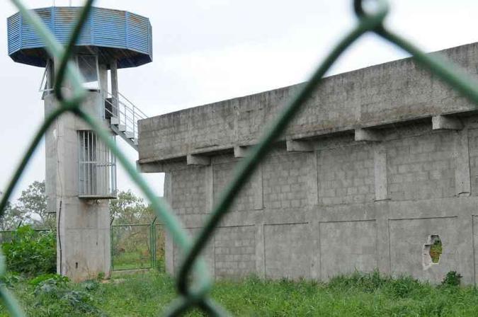 A fuga ocorreu na madrugada deste domingo (5), por volta das 3h30, e a suspeita é de que os detentos contaram com ajuda externa para cortar os cadeados dos portões(foto: Edilson Rodrigues/CB/D.A Press) A fuga ocorreu na madrugada deste domingo (5), por volta das 3h30, e a suspeita é de que os detentos contaram com ajuda externa para cortar os cadeados dos portões(foto: Edilson Rodrigues/CB/D.A Press)