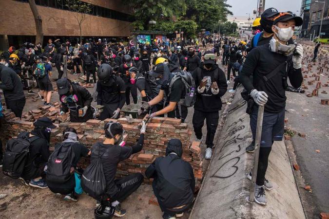 A tensão voltou a subir nesta quinta-feira (14/11)(foto: Dale De La Rey / AFP) A tensão voltou a subir nesta quinta-feira (14/11)(foto: Dale De La Rey / AFP)
