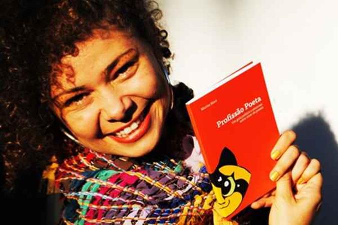A poeta Marina Mara lança livro sobre a profissão e aplicativo com mapa da poesia no Brasil(foto: Larissa Barbosa/Divulgação) A poeta Marina Mara lança livro sobre a profissão e aplicativo com mapa da poesia no Brasil(foto: Larissa Barbosa/Divulgação)