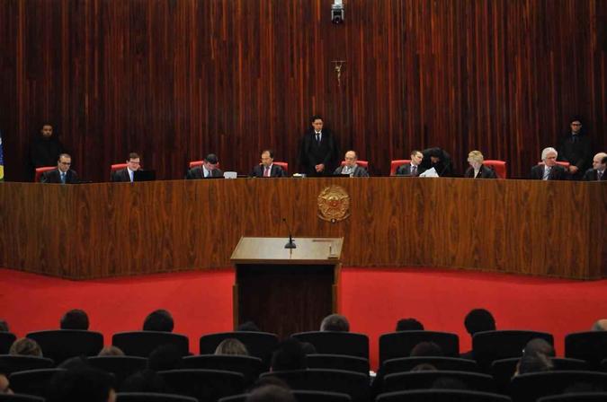 O TSE rejeitou quatro preliminares (questionamentos à regularidade do processo) apresentadas pelas defesas da ex-presidente Dilma Rousseff e do presidente Michel Temer Minervino Junior/CB/DA Press O TSE rejeitou quatro preliminares (questionamentos à regularidade do processo) apresentadas pelas defesas da ex-presidente Dilma Rousseff e do presidente Michel Temer Minervino Junior/CB/DA Press