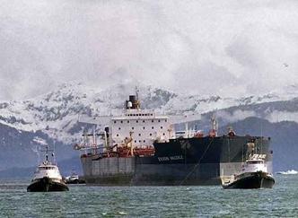 Arquivo: Exxon Valdez encalha em 24 março de 1989, derramando 11 milhões galões de petróleo bruto em Prince William Sound off Alaska(foto: Chris Wilkins /Files/AFP photo) Arquivo: Exxon Valdez encalha em 24 março de 1989, derramando 11 milhões galões de petróleo bruto em Prince William Sound off Alaska(foto: Chris Wilkins /Files/AFP photo)