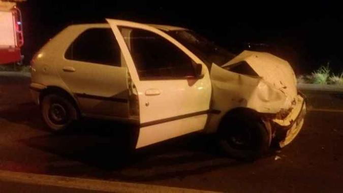 O acidente deixou nove pessoas feridas na madrugada desta segunda-feira(foto: Divulgação/PRF) O acidente deixou nove pessoas feridas na madrugada desta segunda-feira(foto: Divulgação/PRF)