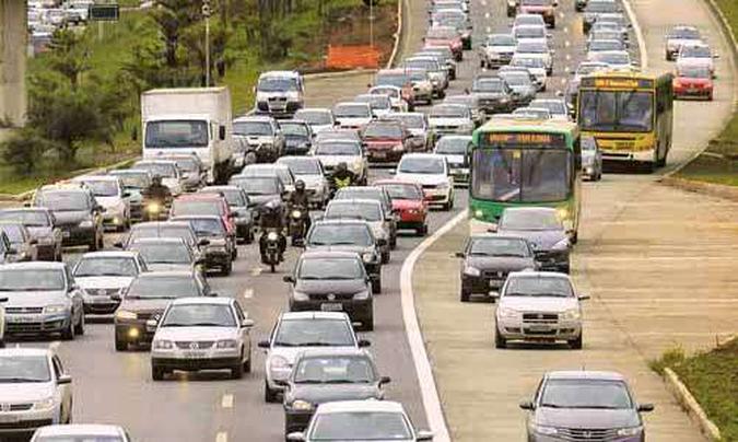 EPTG: apesar dos atropelos, DFTrans avalia como positiva a implantação do corredor de 11,5km para ônibus (foto: Edilson Rodrigues/CB/D.A Press) EPTG: apesar dos atropelos, DFTrans avalia como positiva a implantação do corredor de 11,5km para ônibus (foto: Edilson Rodrigues/CB/D.A Press)