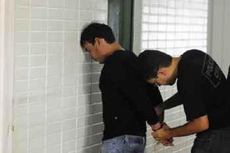 O acusado não fugiu depois do crime e acabou preso em flagrante, ao lado do corpo da antiga companheira(foto: Daniel Ferreira/CB/D.A Press) O acusado não fugiu depois do crime e acabou preso em flagrante, ao lado do corpo da antiga companheira(foto: Daniel Ferreira/CB/D.A Press)