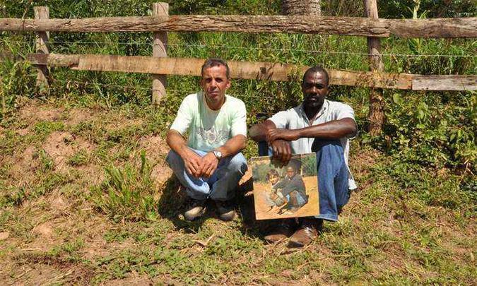 Tonho e Cacau foram encontrados pela repórter Ana Clara Brant e o fotógrafo Túlio Santos em 2012(foto: Tulio Santos/EM/D.A press (16/03/2012)) Tonho e Cacau foram encontrados pela repórter Ana Clara Brant e o fotógrafo Túlio Santos em 2012(foto: Tulio Santos/EM/D.A press (16/03/2012))