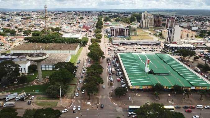 No total, os candidatos visitaram Ceilândia 35 vezes na campanha: três zonas eleitorais e 349,9 mil eleitores(foto: Breno Fortes/CB/D.A Press) No total, os candidatos visitaram Ceilândia 35 vezes na campanha: três zonas eleitorais e 349,9 mil eleitores(foto: Breno Fortes/CB/D.A Press)