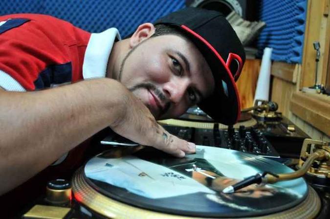 O DJ trabalhou em diversas festas pelo DF, entre elas a Makossa(foto: Antonio Cunha/Esp. CB/D.A Press) O DJ trabalhou em diversas festas pelo DF, entre elas a Makossa(foto: Antonio Cunha/Esp. CB/D.A Press)