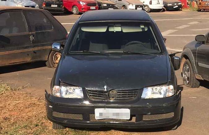 O carro foi roubado durante a madrugada, na Quadra 15, e a fuga aconteceu à tarde(foto: PMDF/Divulgação) O carro foi roubado durante a madrugada, na Quadra 15, e a fuga aconteceu à tarde(foto: PMDF/Divulgação)