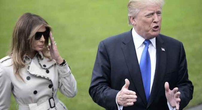 Chama a atenção dos internautas o fato de Melania utilizar um óculos enorme e um suposto nariz falso(foto: Brendan Smialowski/AFP) Chama a atenção dos internautas o fato de Melania utilizar um óculos enorme e um suposto nariz falso(foto: Brendan Smialowski/AFP)