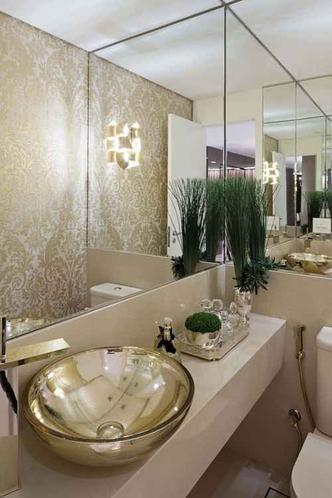 Lavabo com papel de parede e decorado com plantas. A aplicação é possível quando o ambiente não é úmido. Projeto da MAAI Arquitetos Associados(foto: Haruo Mikami/Divulgação) Lavabo com papel de parede e decorado com plantas. A aplicação é possível quando o ambiente não é úmido. Projeto da MAAI Arquitetos Associados(foto: Haruo Mikami/Divulgação)