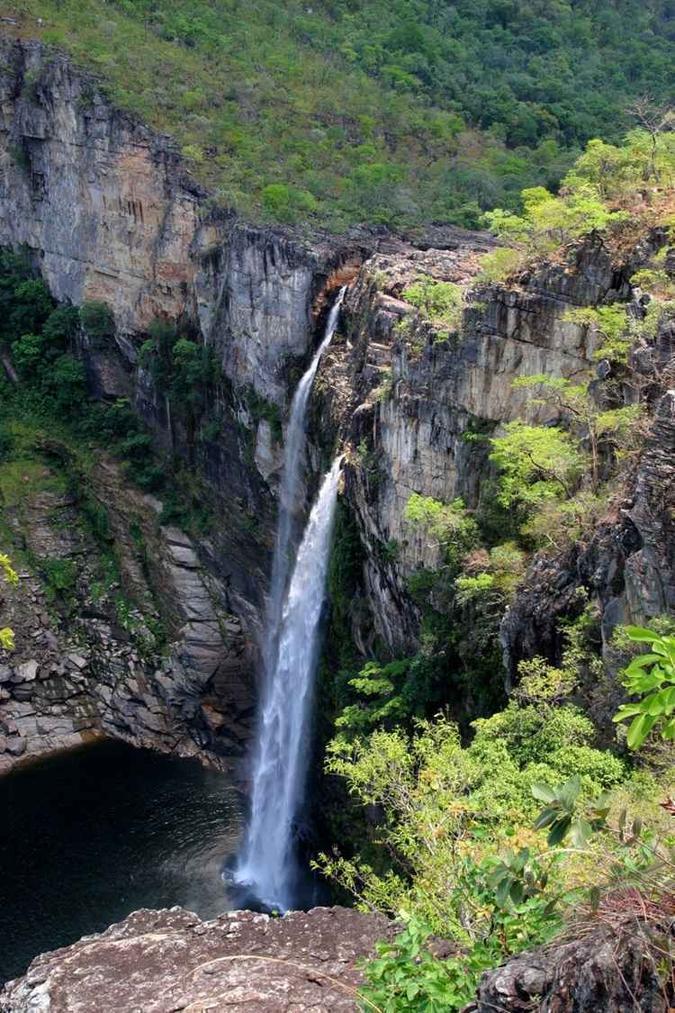 No Parque Nacional, há esse belo mirante de onde dá para ver um dos saltos do Rio Preto(foto: Miguel Von Behr/Divulgação) No Parque Nacional, há esse belo mirante de onde dá para ver um dos saltos do Rio Preto(foto: Miguel Von Behr/Divulgação)