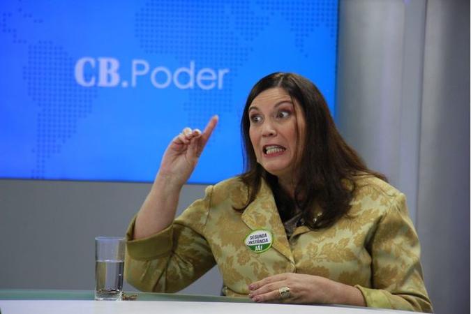 Bia Kicis, suspensa por seis meses: Bia Kicis, suspensa por seis meses: