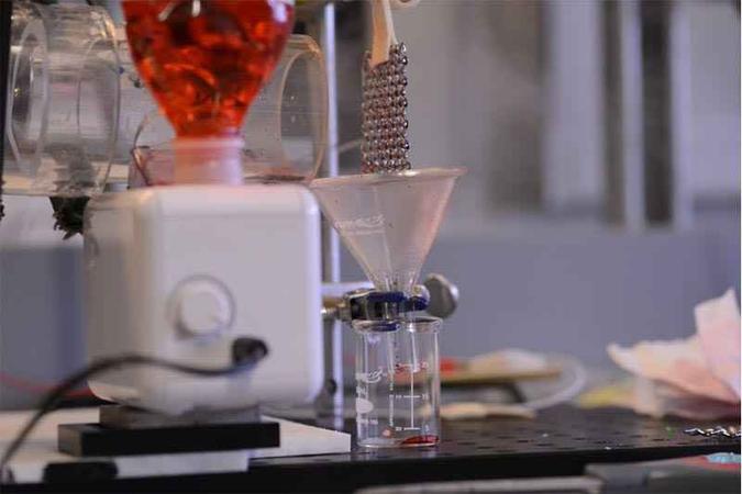 Solução tecnológica pode abastecer a rede de fornecimento de água potável e melhorar o sistema de resfriamento de usinas termelétricas (foto: MIT/Divulgação ) Solução tecnológica pode abastecer a rede de fornecimento de água potável e melhorar o sistema de resfriamento de usinas termelétricas (foto: MIT/Divulgação )