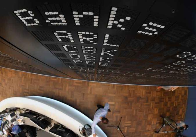 Em Frankfurt, o índice DAX recuou 0,27%, a 13.070,72 pontos(foto: Arne Dedert/AFP) Em Frankfurt, o índice DAX recuou 0,27%, a 13.070,72 pontos(foto: Arne Dedert/AFP)