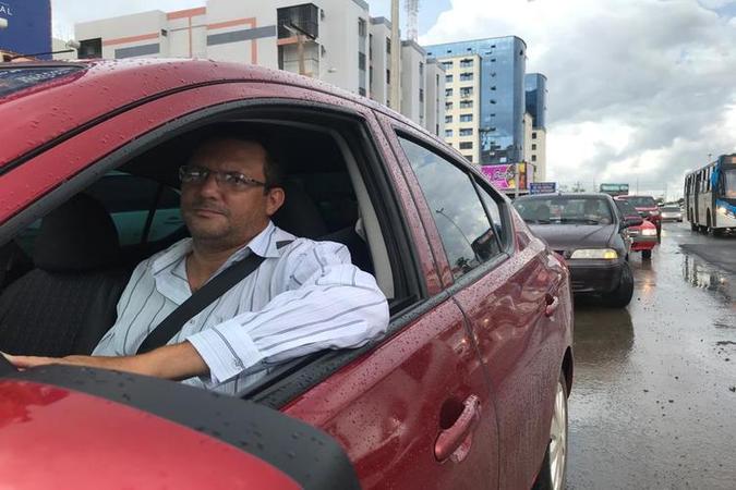 Para o motorista por aplicativo Renato de Moraes, 42 anos, a obra não desafoga o trânsito no centro de Taguatinga(foto: Matheus Ferrari/CB/D.A Press) Para o motorista por aplicativo Renato de Moraes, 42 anos, a obra não desafoga o trânsito no centro de Taguatinga(foto: Matheus Ferrari/CB/D.A Press)