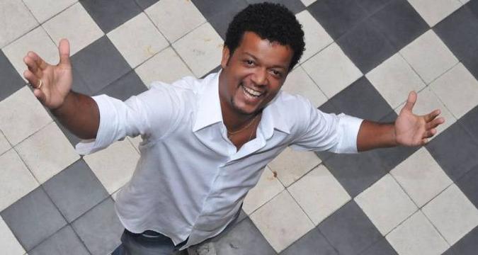 O carioca Alex Ribeiro é uma das atrações do Samba do Trabalhador, na Acadêmicos da Asa Norte(foto: Diego Mendes/Divulgação) O carioca Alex Ribeiro é uma das atrações do Samba do Trabalhador, na Acadêmicos da Asa Norte(foto: Diego Mendes/Divulgação)