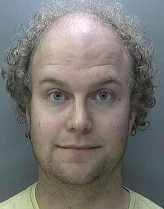 O britânico é cientista político, tem 29 anos, e já fez mais de 50 vítimas(foto: Handout / National Crime Agency / AFP) O britânico é cientista político, tem 29 anos, e já fez mais de 50 vítimas(foto: Handout / National Crime Agency / AFP)