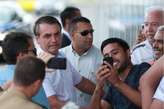 Em evento do Aliança, Bolsonaro diz que apoiador tem ''8 arrobas''