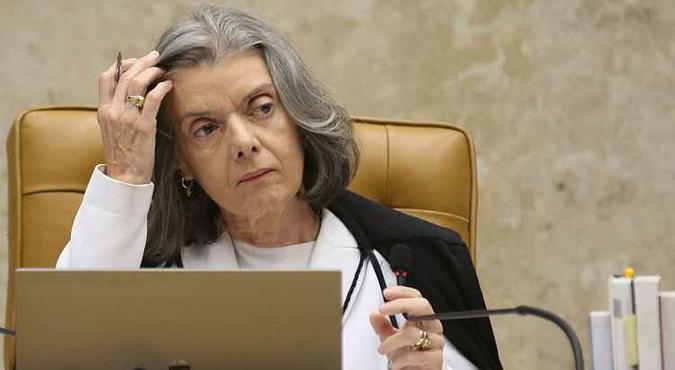 A ministra Cármen Lúcia receberá desembargador: temor é de que as constantes ameaças recebidas por e-mail, telefone e redes sociais e até por carta, de invasão no local e até agressão se concretizem(foto: Antônio Cruz/Agência Brasil) A ministra Cármen Lúcia receberá desembargador: temor é de que as constantes ameaças recebidas por e-mail, telefone e redes sociais e até por carta, de invasão no local e até agressão se concretizem(foto: Antônio Cruz/Agência Brasil)