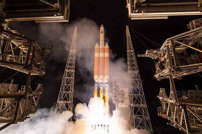 Inicialmente previsto para ontem, o lançamento foi adiado devido a um problema de pressão de hélio(foto: Bill Ingalls/AFP/NASA) Inicialmente previsto para ontem, o lançamento foi adiado devido a um problema de pressão de hélio(foto: Bill Ingalls/AFP/NASA)