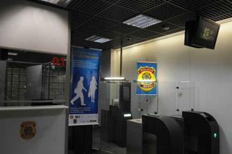 A entrada pela imigração está liberada para visitantes de quatro nacionalidades(foto: Adauto Cruz/CB/D.A Press) A entrada pela imigração está liberada para visitantes de quatro nacionalidades(foto: Adauto Cruz/CB/D.A Press)