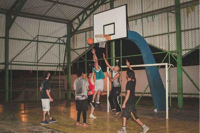 O projeto Esporte à Meia-Noite tem 20 anos e mantém o objetivo inicial: tirar pessoas da vulnerabilidade social (foto: Mariana Machado/Esp. CB/D.A Press ) O projeto Esporte à Meia-Noite tem 20 anos e mantém o objetivo inicial: tirar pessoas da vulnerabilidade social (foto: Mariana Machado/Esp. CB/D.A Press )