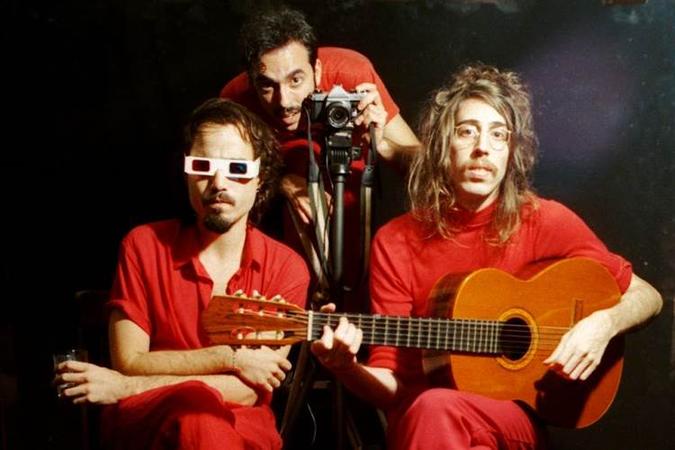 O trio Tim Bernardes, Gabriel Basile e Guilherme Almeida lança novo álbum 'atrás/além'(foto: Biel Basile/ Divulgação) O trio Tim Bernardes, Gabriel Basile e Guilherme Almeida lança novo álbum 'atrás/além'(foto: Biel Basile/ Divulgação)