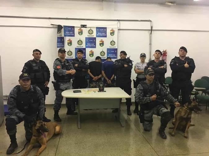 Droga estava enterrada próxima à casa do suspeito(foto: Divulgação/PMDF) Droga estava enterrada próxima à casa do suspeito(foto: Divulgação/PMDF)