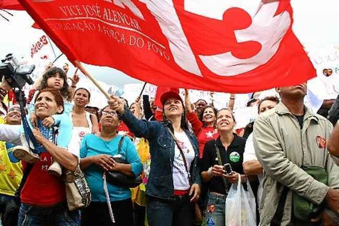 Militantes em Brasília: sigla busca alianças com PCdoB, PPL e PDT(foto: Monique Renne/Esp. CB/D.A Press ) Militantes em Brasília: sigla busca alianças com PCdoB, PPL e PDT(foto: Monique Renne/Esp. CB/D.A Press )