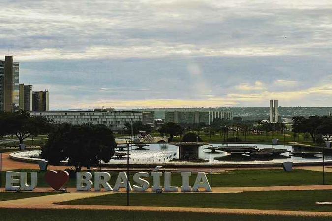 O céu brasiliense amanheceu ensolarado nesta terça-feira.(foto: Ed Alves) O céu brasiliense amanheceu ensolarado nesta terça-feira.(foto: Ed Alves)