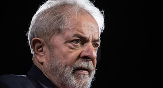 Segundo Zanin, ex-presidente só sai quando decretarem inocência numa ação que crê ser política e persecutória(foto: Reprodução) Segundo Zanin, ex-presidente só sai quando decretarem inocência numa ação que crê ser política e persecutória(foto: Reprodução)