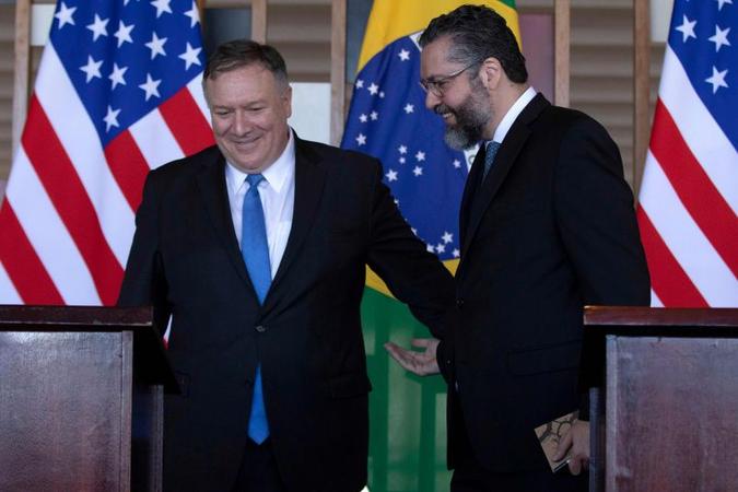 O secretário de Estado norte americano, Mike Pompeo, prestigiou a posse de Ernesto Araújo, ontem, em Brasília(foto: Sérgio Lima/AFP) O secretário de Estado norte americano, Mike Pompeo, prestigiou a posse de Ernesto Araújo, ontem, em Brasília(foto: Sérgio Lima/AFP)