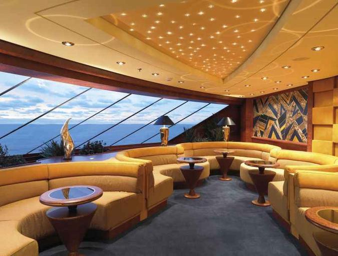 Os ambientes especiais para os passageiros vips são decorados com muita madeira e tons dourados: conforto sofisticado (foto: MSC Cruzeiros/Divulgação ) Os ambientes especiais para os passageiros vips são decorados com muita madeira e tons dourados: conforto sofisticado (foto: MSC Cruzeiros/Divulgação )