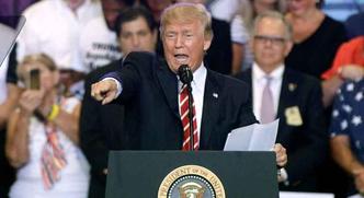 O presidente dos EUA, Donald Trump, no Centro de Convenções de Phoenix (foto: Ralph Freso/Getty Images/AFP) O presidente dos EUA, Donald Trump, no Centro de Convenções de Phoenix (foto: Ralph Freso/Getty Images/AFP)
