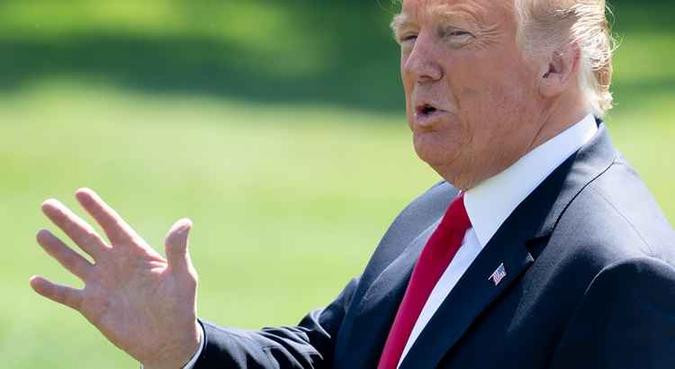 No pior cenário para Trump, ele poderia enfrentar uma eventual destituição depois de um julgamento político e de votações decisivas de ambas as casas do Congresso(foto: AFP) No pior cenário para Trump, ele poderia enfrentar uma eventual destituição depois de um julgamento político e de votações decisivas de ambas as casas do Congresso(foto: AFP)