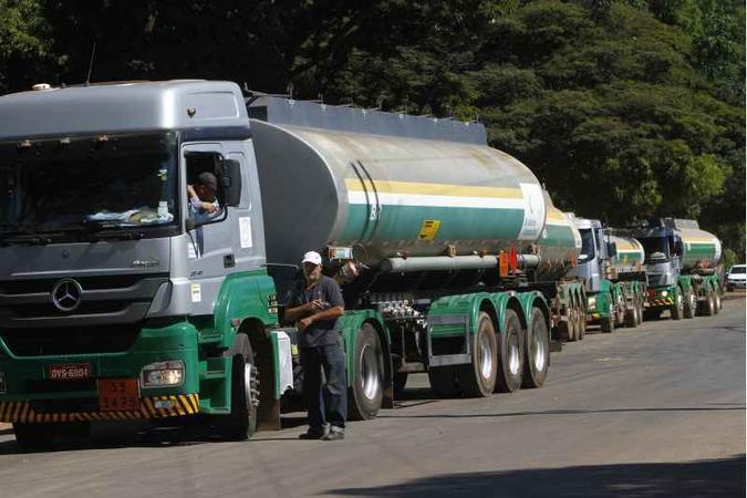A greve dos caminhoneiros durou 11 dias no fim de maio: Planalto espera uma trégua durante a negociação(foto: Ana Rayssa/Esp. CB/D.A Press ) A greve dos caminhoneiros durou 11 dias no fim de maio: Planalto espera uma trégua durante a negociação(foto: Ana Rayssa/Esp. CB/D.A Press )