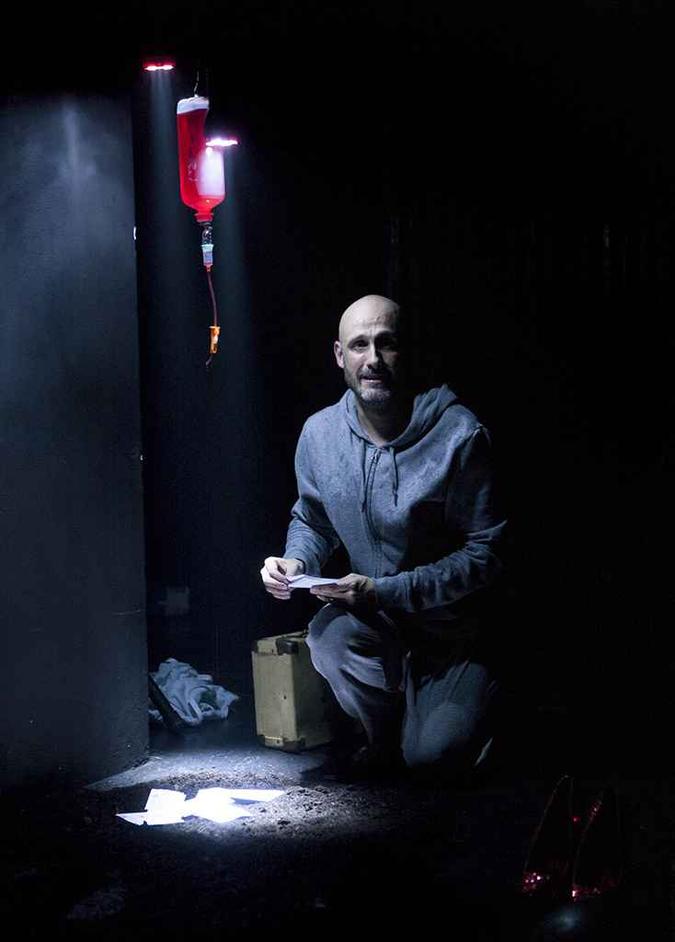 Ao talentoso dramaturgo, o teatro possibilita enxergar o mundo de outras maneiras(foto: Mateo Perez/Divulgação) Ao talentoso dramaturgo, o teatro possibilita enxergar o mundo de outras maneiras(foto: Mateo Perez/Divulgação)