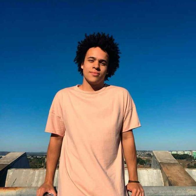 Na infância, Benny Leite costumava raspar o cabelo, hoje não abre mão dos cachos(foto: Arquivo pessoal) Na infância, Benny Leite costumava raspar o cabelo, hoje não abre mão dos cachos(foto: Arquivo pessoal)