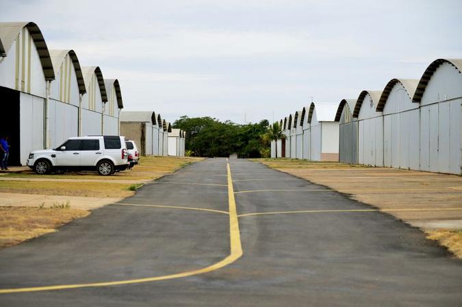 O terminal na área rural conta com abriga mais de 250 aeronaves em 100 hangares(foto: Marcelo Ferreira/CB/D.A Press)