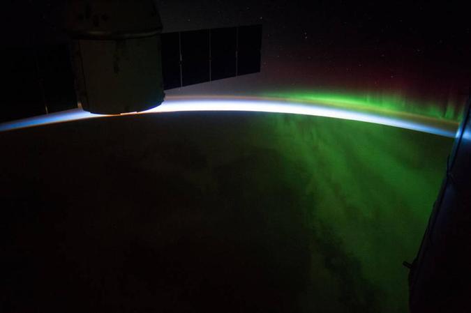 Um nascer do Sol com direito a aurora boreal visto da Estação Espacial InternacionalNasa/Divulgação Um nascer do Sol com direito a aurora boreal visto da Estação Espacial InternacionalNasa/Divulgação