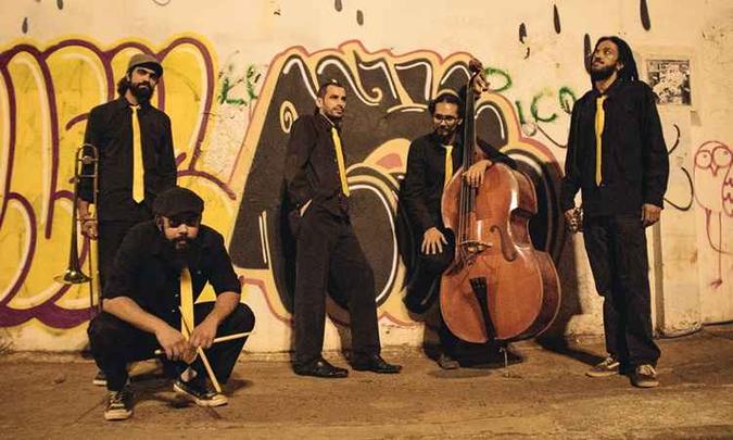 A banda Brasília Ska Jazz Club faz sua estreia na noite(foto: @Combuca/Divulgação) A banda Brasília Ska Jazz Club faz sua estreia na noite(foto: @Combuca/Divulgação)