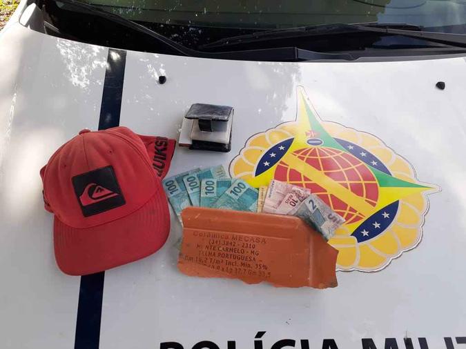 Objetos encontrados com o suspeito (foto: Divulgação/PMDF) Objetos encontrados com o suspeito (foto: Divulgação/PMDF)