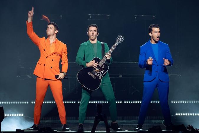 Turnê e disco novos marcam o retorno do trio Jonas Brothers aos palcos (foto: SUZANNE CORDEIRO/AFP) Turnê e disco novos marcam o retorno do trio Jonas Brothers aos palcos (foto: SUZANNE CORDEIRO/AFP)