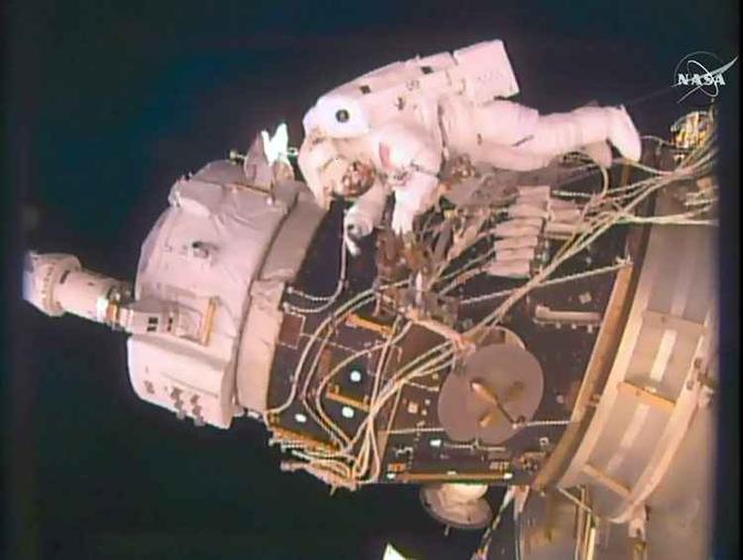 O atracadouro é mais sofisticado que o equipamento anterior manejado pelos astronautas, já que permitirá o estacionamento automático das aeronaves(foto: Lizabeth Menzies/Nasa TV/AFP) O atracadouro é mais sofisticado que o equipamento anterior manejado pelos astronautas, já que permitirá o estacionamento automático das aeronaves(foto: Lizabeth Menzies/Nasa TV/AFP)
